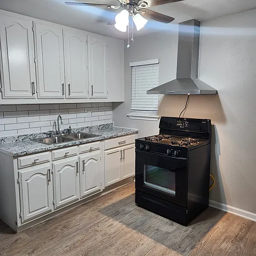 1622 Lucas Ave Photo 1