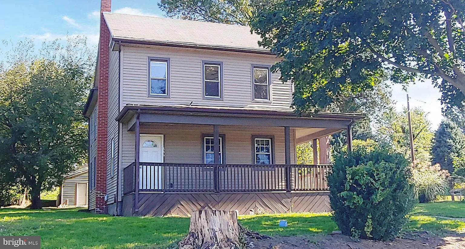 1886 Water St photo 1