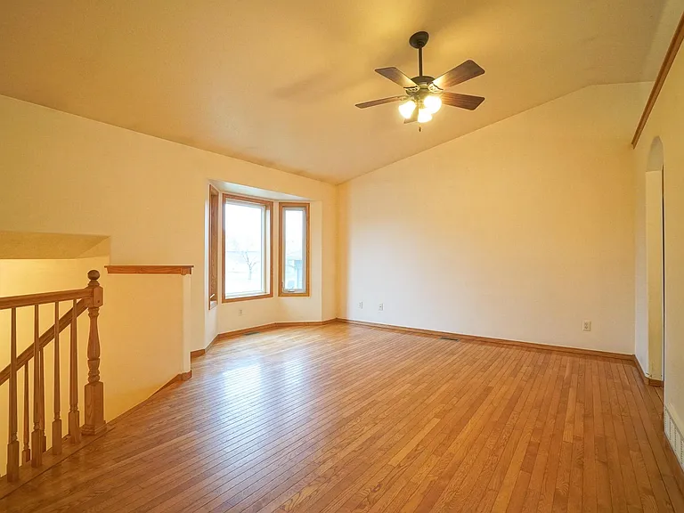 5201 S Baneberry Ave — Photo 3