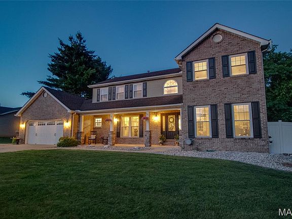 3rd image of 5 Buckeye Ct