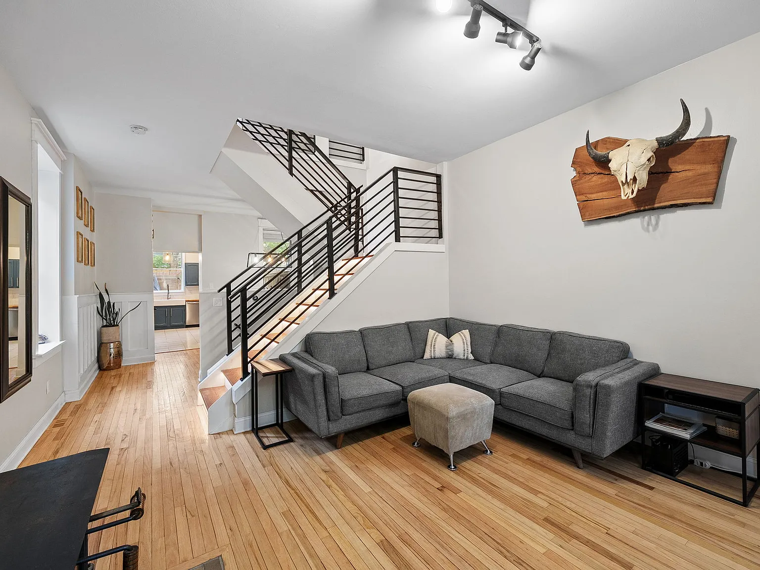 3 bed, 2696 sqft, $2,600 — Photo 4