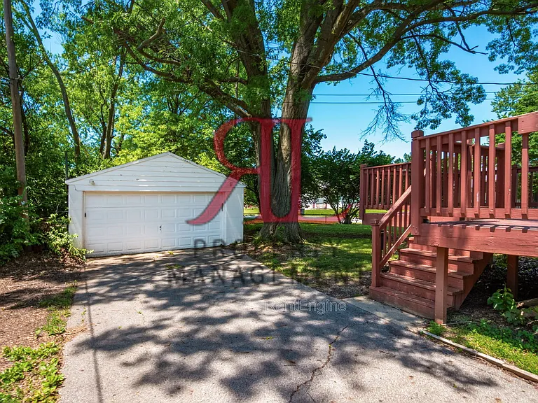 363 Regents Rd — Photo 33