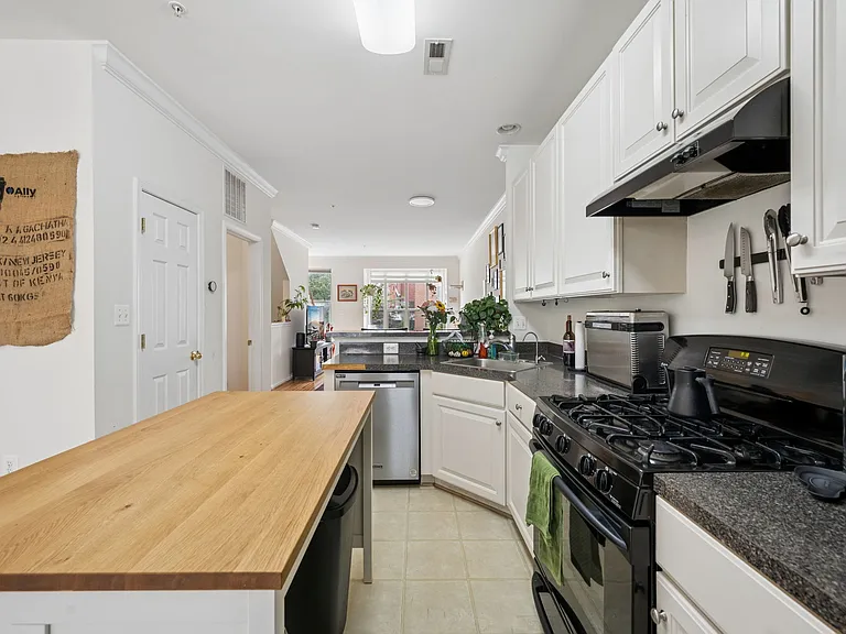 10 S Exeter St — Photo 14