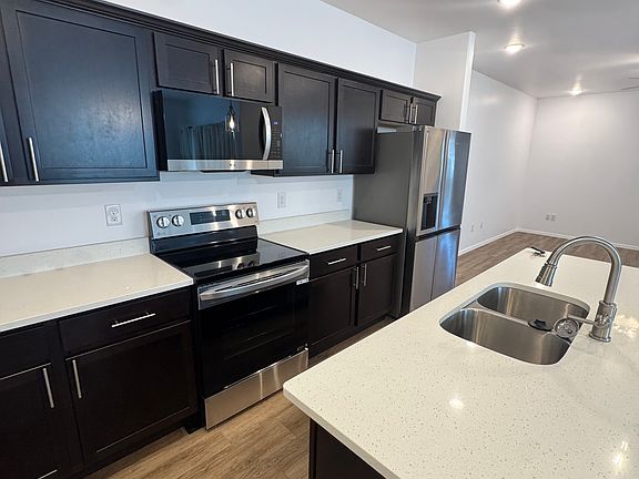 4th image of 3695 Central Ave