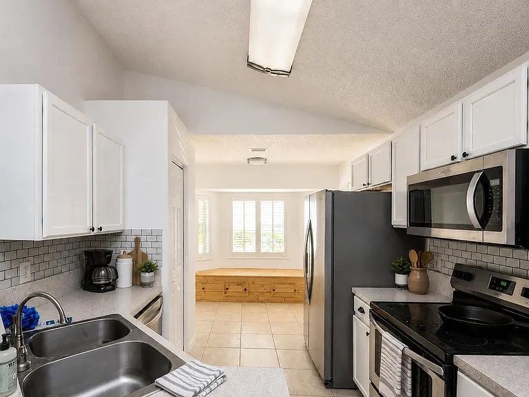 405 Island View Cir — Photo 14