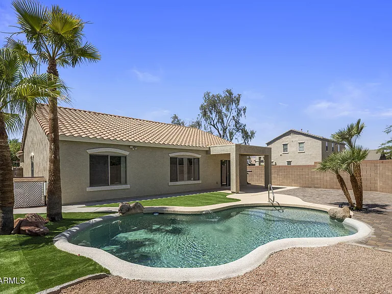 17862 W Caribbean Ln — Photo 27