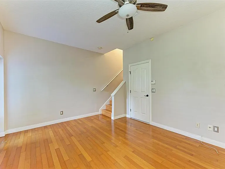 3047 Pointeview Dr — Photo 36