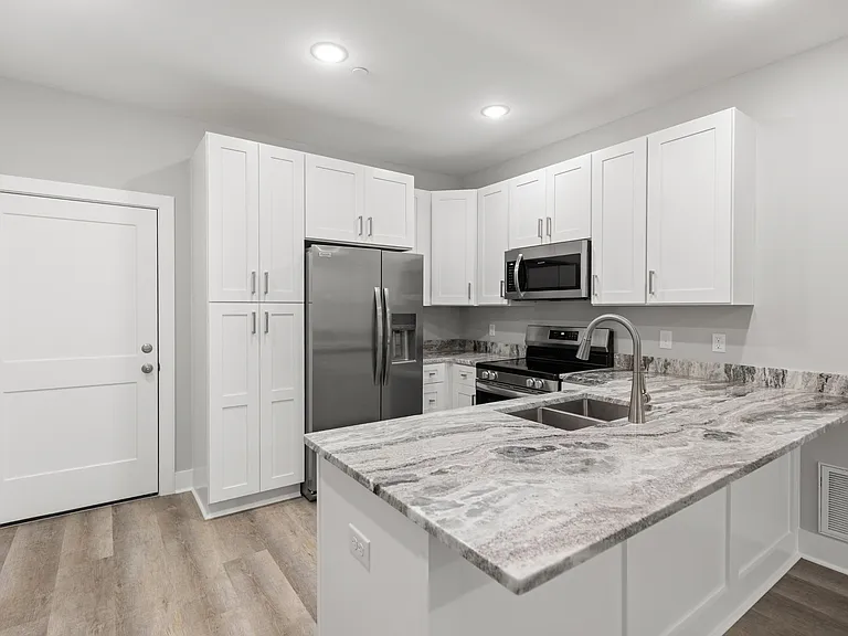 305 Okaloosa Ave #3 — Photo 7