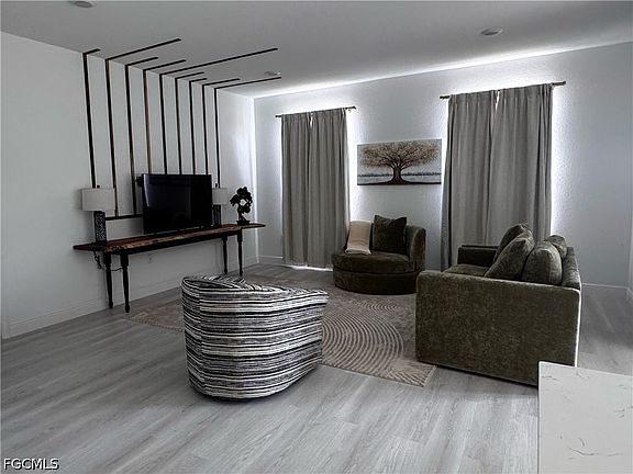 5th image of 9015 Largo Cir