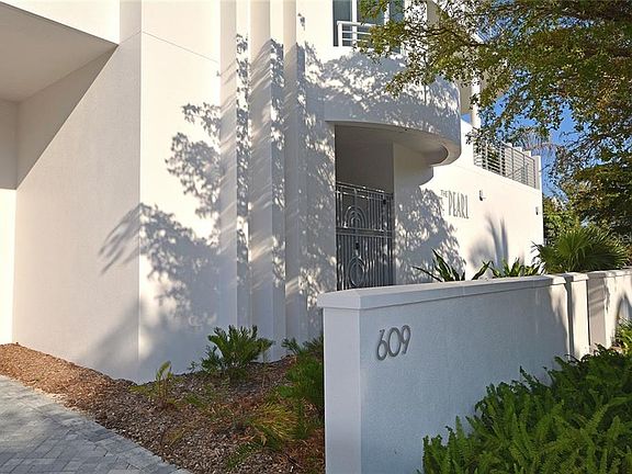 3rd image of 609 Golden Gate Pt Unit 302