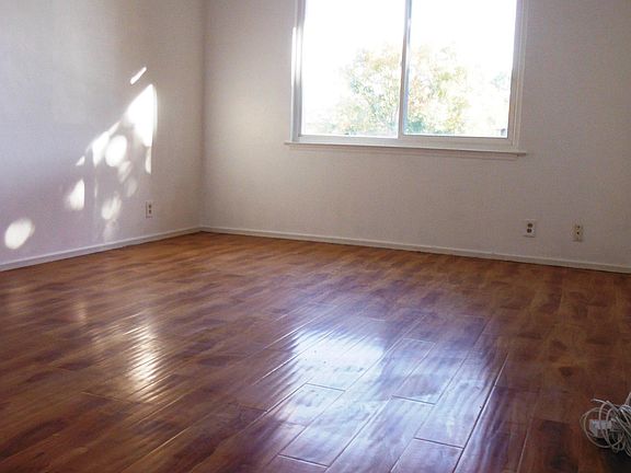 5th image of 4971 Union Ave