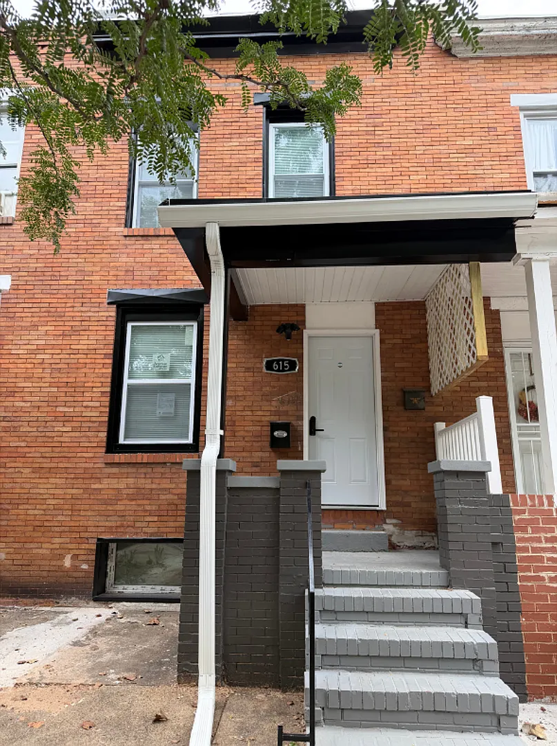 615 N Clinton Street $500 Available (Shared Bath) — Photo 1