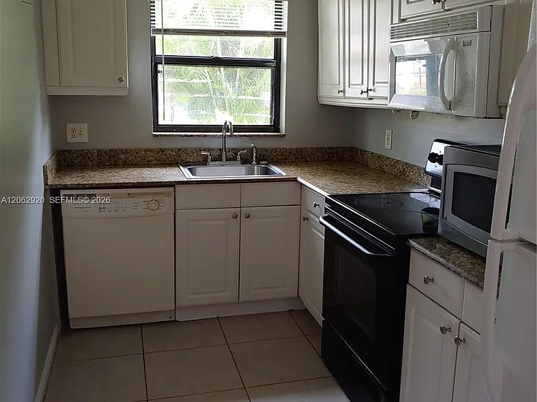 5060 Sanctuary Way #E — Photo 1