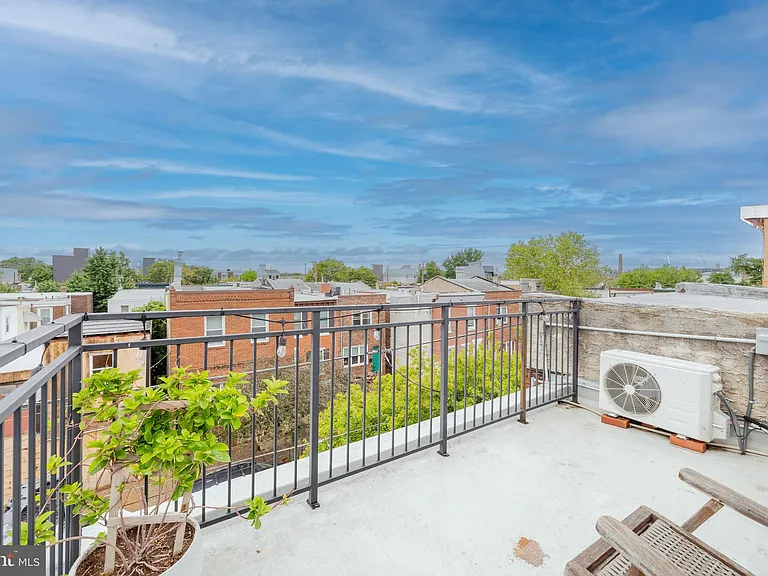 2317 E Letterly St — Photo 18
