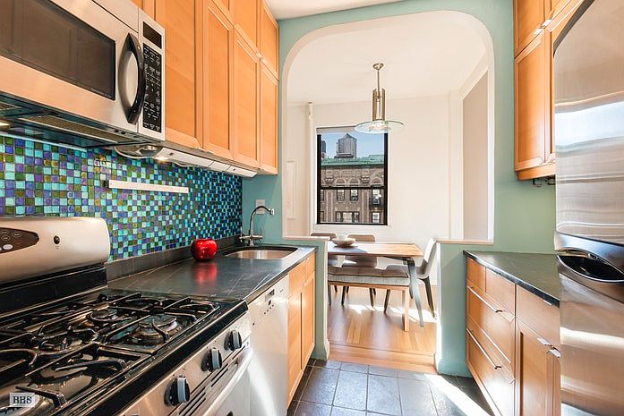 1st image of 157 W 79th St