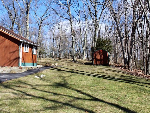 3rd image of 12 Hilltop Ct