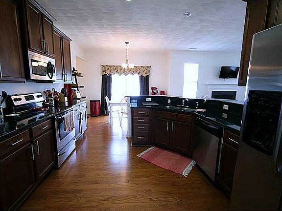4th image of 4003 Meadows Ct
