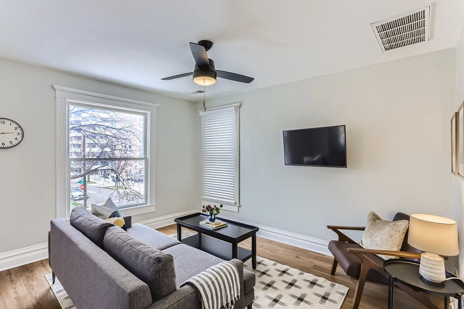 2 bed, 2.0 bath, 1097 sqft, $3,689 — Photo 3