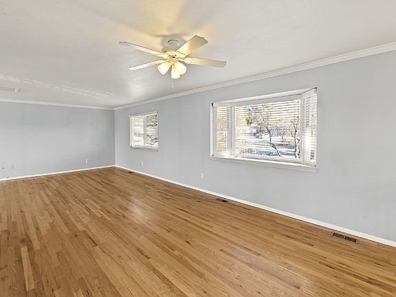 3rd image of 304 Cielo Vista St