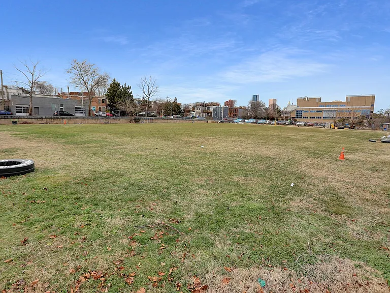 1409 Covington St — Photo 36