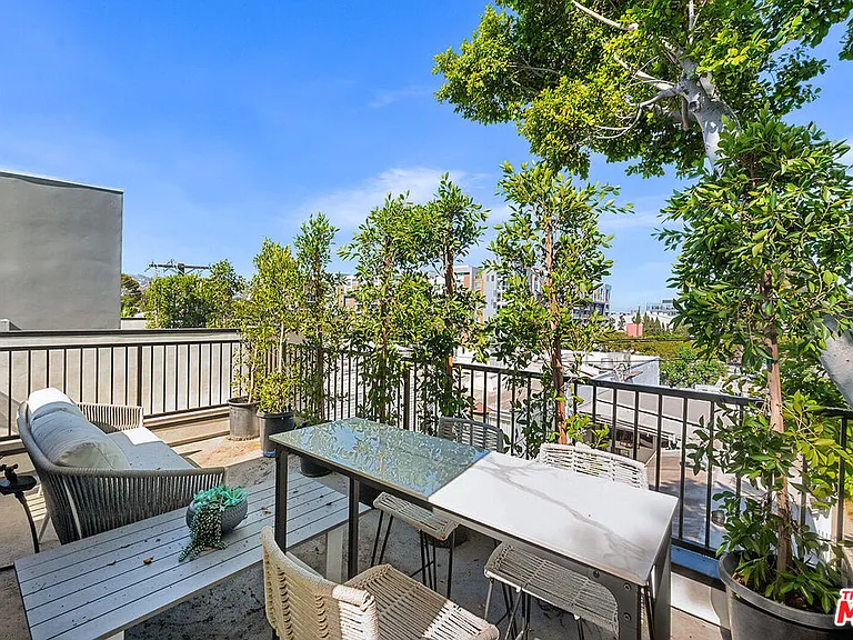 1016 N Martel Ave #Townhouse 108 — Photo 19