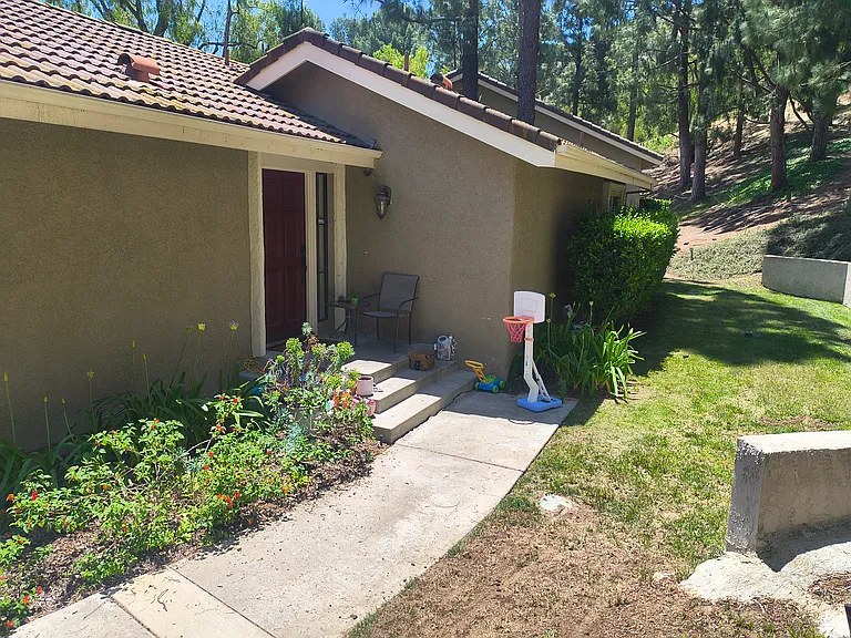 649 Calle Aragon — Photo 4
