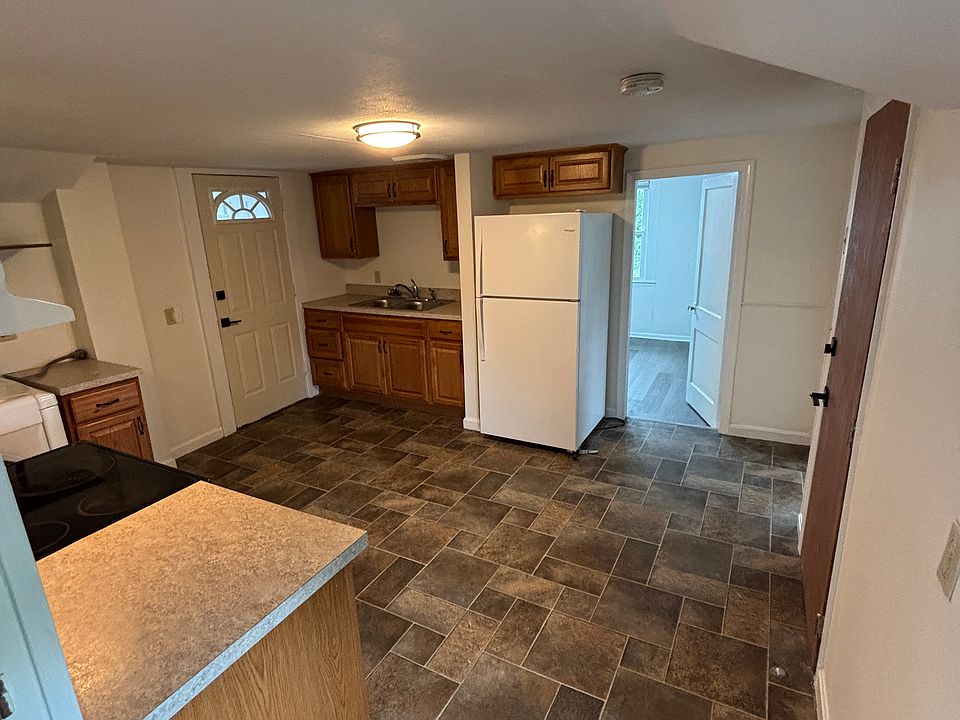 Kitchen/Laundry Area