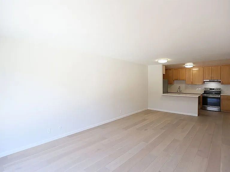 401 Vernon St — Photo 8