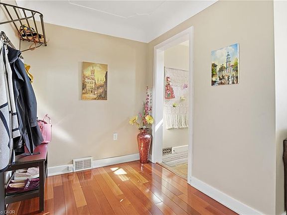 5th image of 848 Upper Wellington St