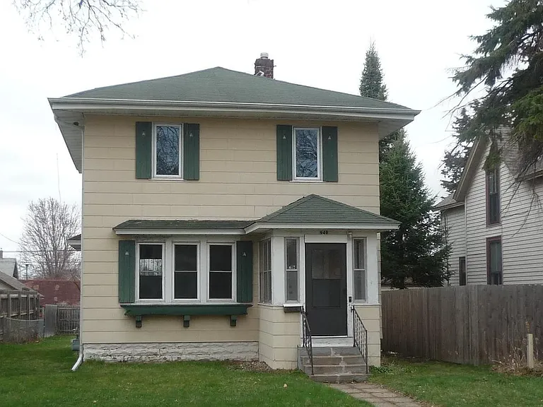 949 Margaret St — Photo 1