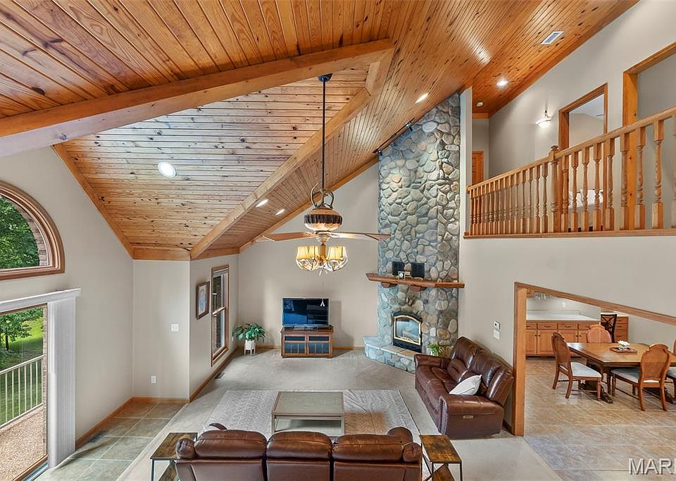 1st image of 304 Timberlake Ln