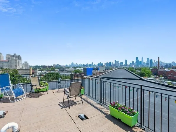 704 Grand Street image 21 of 30