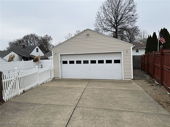 2nd image of 1311 Noble St