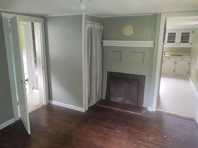 1090 Dix Creek Rd — Photo 7