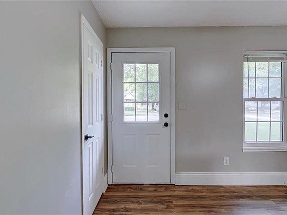 4th image of 901 N River Blvd