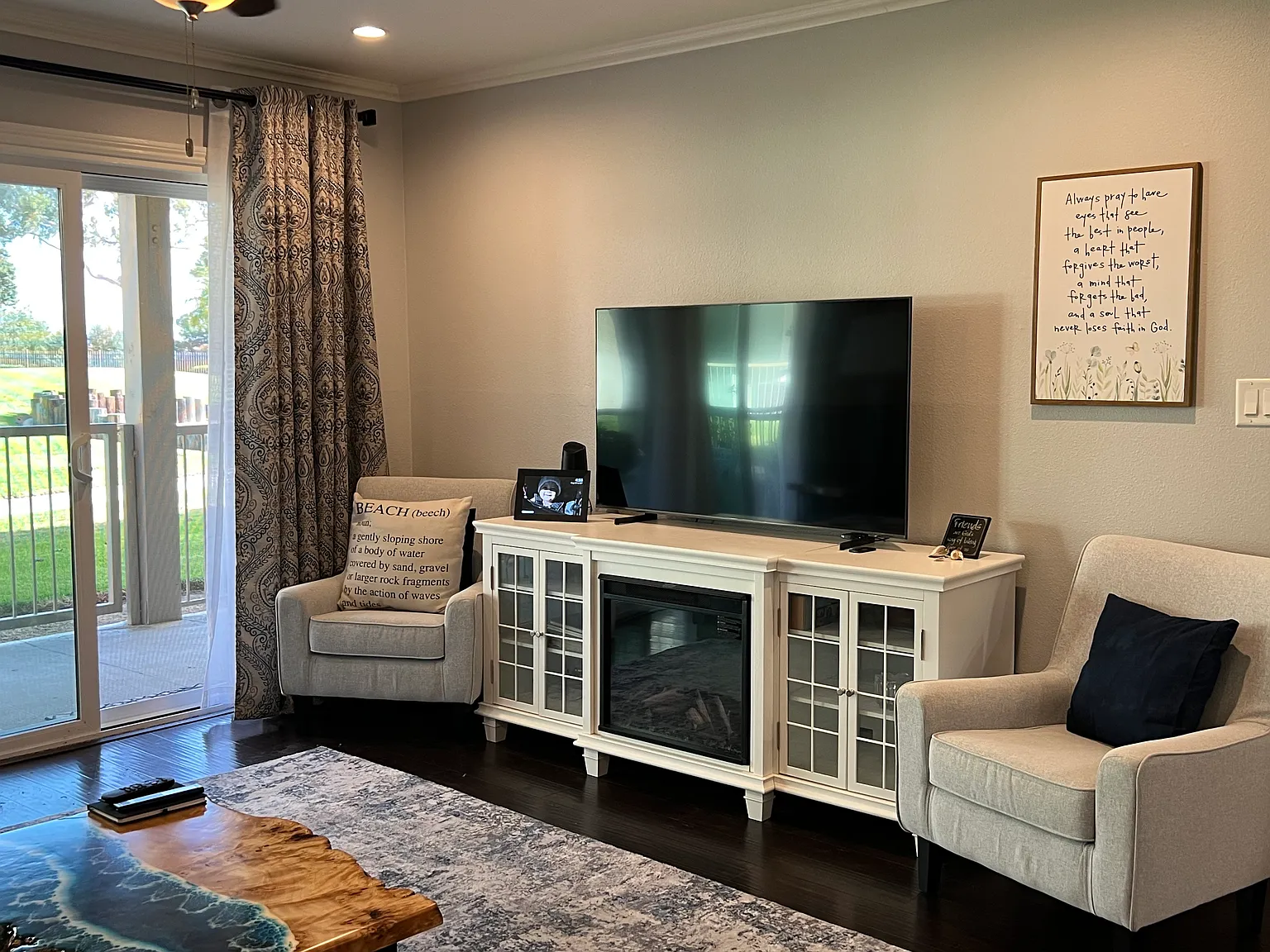 2 bed, 998 sqft, $3,000 — Photo 2