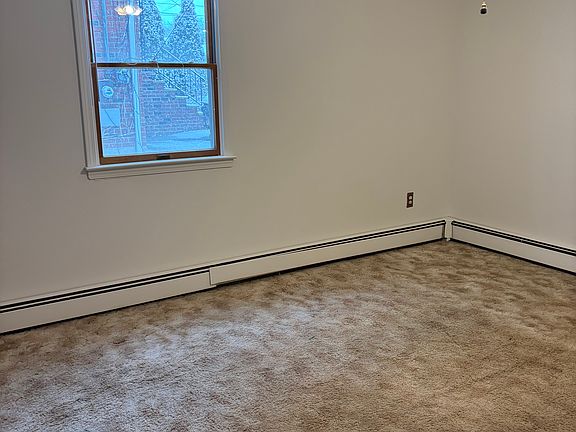 3rd image of 39 Dunston Ave Floor Basement