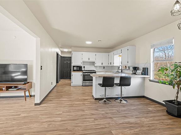 4th image of 13800 E Stella Rd