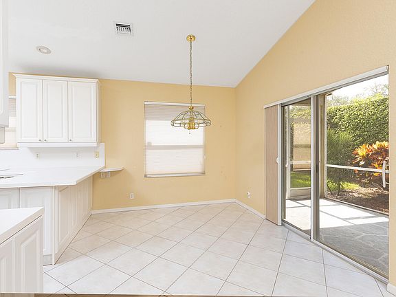 5th image of 10487 Utopia Cir S