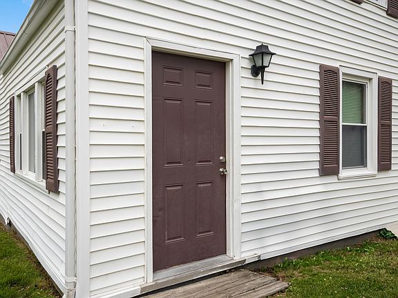 3rd image of 325 Galway Ave