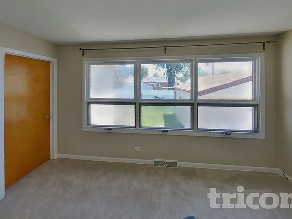 4th image of 1449 S Wolf Rd