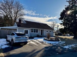 2 Fir Pl, Brentwood, NY 11717
