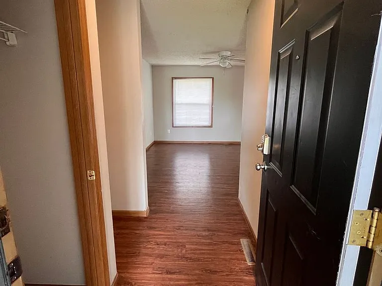 3107 N Kentwood Ave — Photo 2