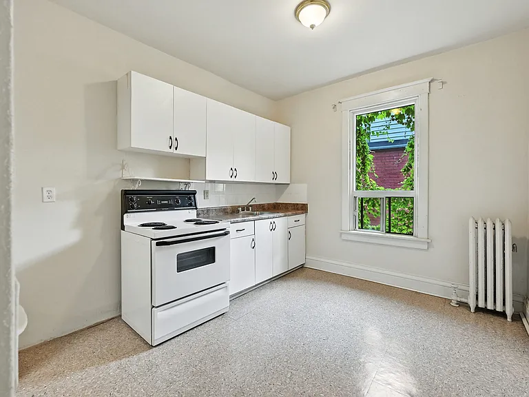 27 Herkimer St #3 — Photo 8