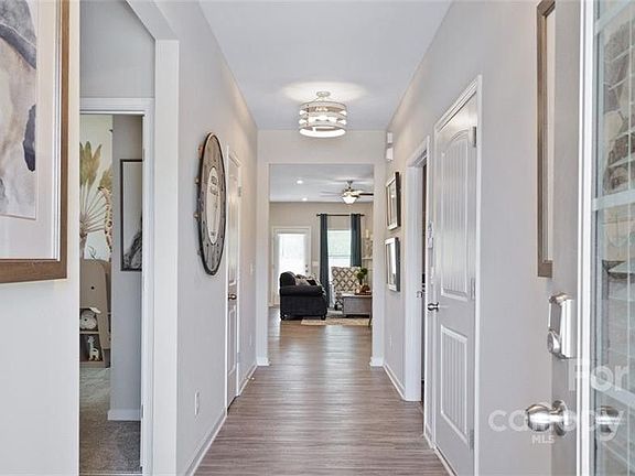 4th image of 2916 Parkwest Dr