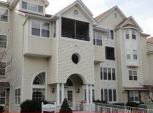 5 Village Cir APT 1404, Stroudsburg, PA 18360