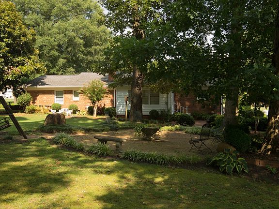 5th image of 1701 Kenmore Dr