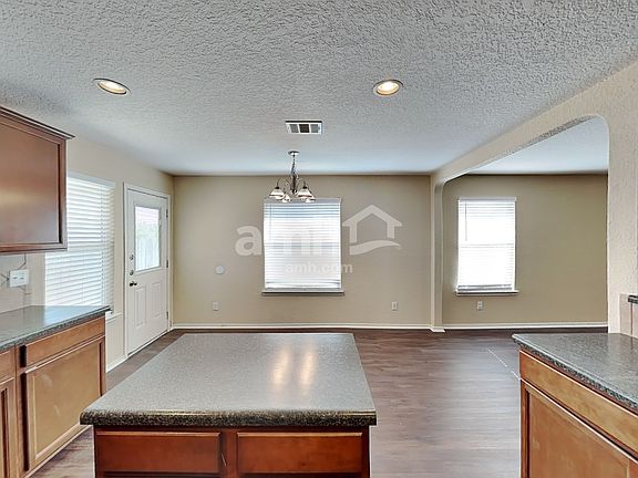 5th image of 922 Pelicans Way