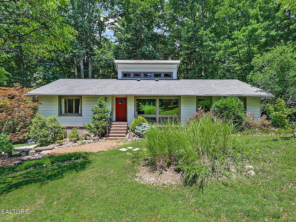 1st image of 222 Foxfire Ln