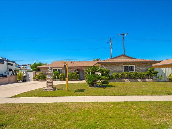 2nd image of 6751 Santa Catalina Ave